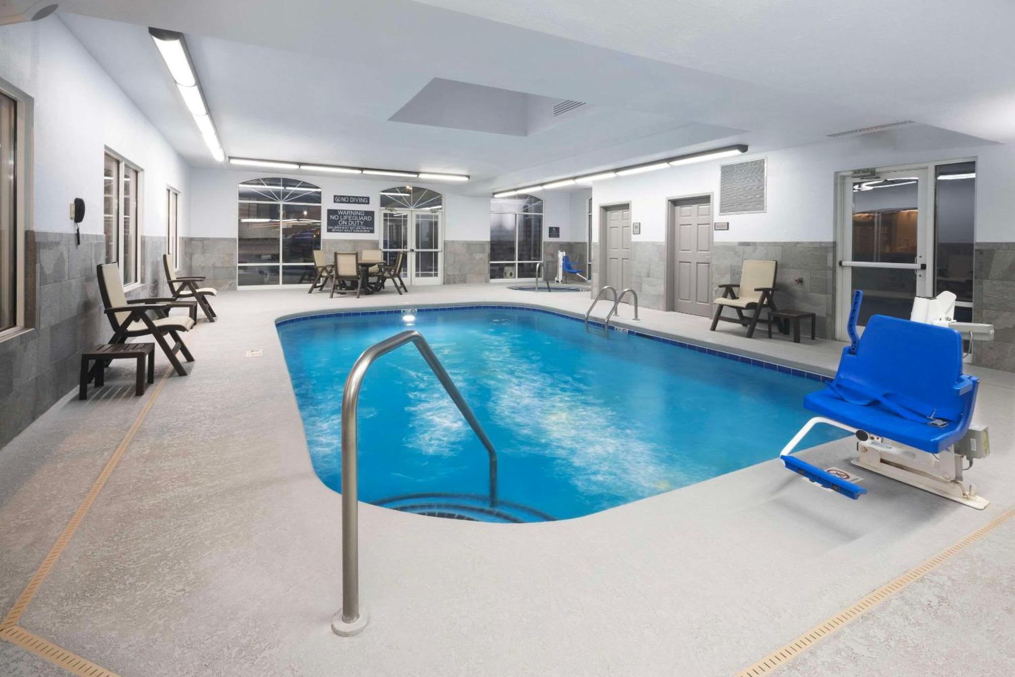 Country Inn & Suites By Radisson Asheville Downtown Tunnel Road Eksteriør bilde