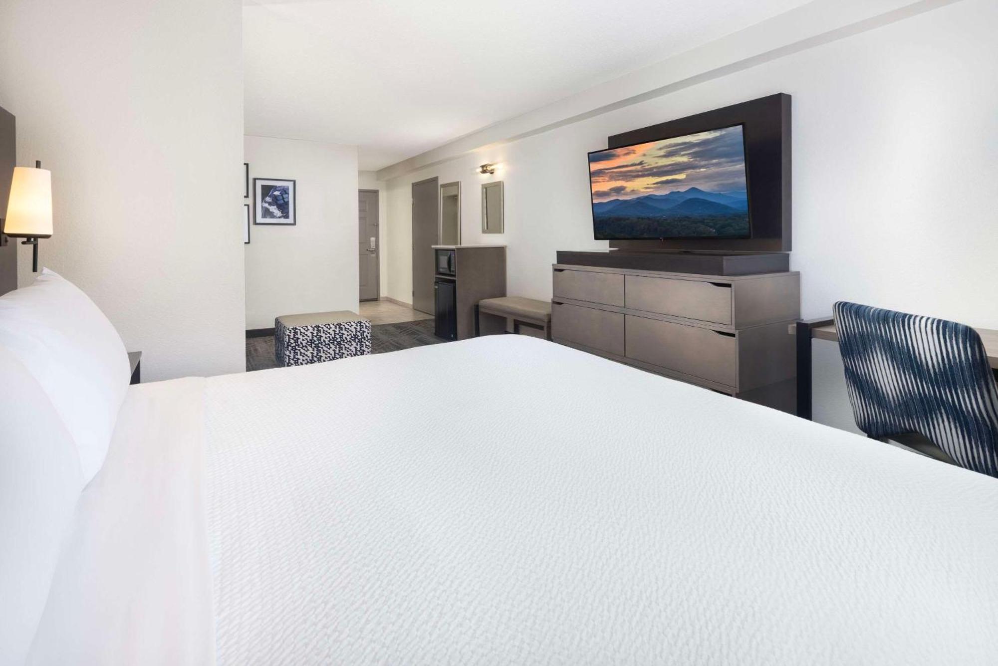 Country Inn & Suites By Radisson Asheville Downtown Tunnel Road Eksteriør bilde